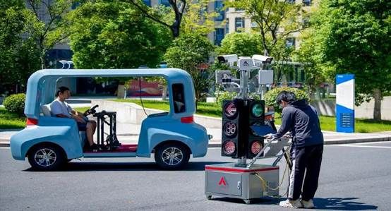 智能網聯汽車技術專業中的計算機輔助設備修理理論與實踐